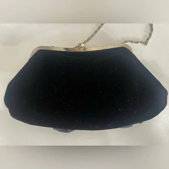 🖤Barney’s New York Elegant Black Ruffled Clutch - Picture 3 of 6